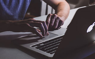 郑钦文再负萨巴伦卡，网友：没事，咱们继续“翻山”