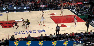 外线开火！希尔德连中2记三分帮助勇士稍稍缩小分差