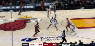 走哪去了?？施罗德防守时突然走开 阿德巴约无人防守三分命中