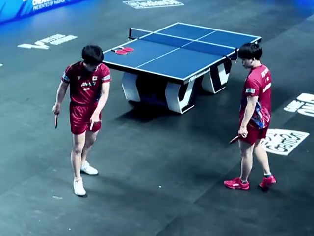 这场地绝了?WTT印度站比赛，张本智和赛中疑遭天降鸟屎?