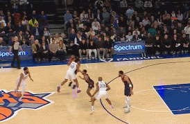 ?级别的天赋！凯-琼斯秀恐怖弹跳空接炸扣 倒地后鲤鱼打挺起身