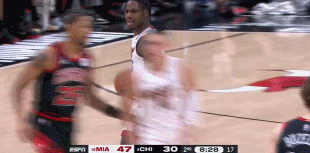 狂轰滥炸！邓罗锦上添花三分两连击 热火将分差拉开到20分以上